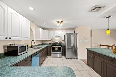 240 Hampstead St, Methuen, MA 01844 - Photo 11