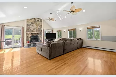 240 Hampstead St, Methuen, MA 01844 - Photo 19