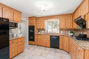 118 Newton St, Weston, MA 02493 - Photo 19