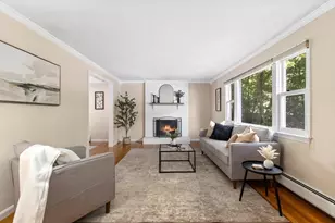 77 Forest St, Arlington, MA 02474 - Photo 3