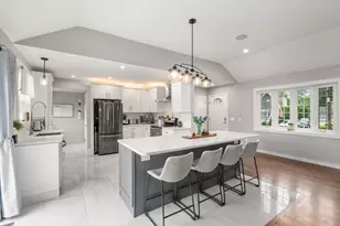 32 Oak St, Stoneham, MA 02180 - Photo 3
