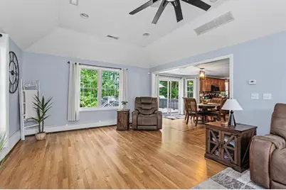 72 Heritage Rd, Dracut, MA 01826 - Photo 11