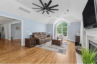 72 Heritage Rd, Dracut, MA 01826 - Photo 9