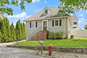 33 Ledge St, Melrose, MA 02176 - Photo 3