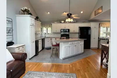 31 Columbus Rd, Woburn, MA 01801 - Photo 7