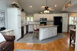 31 Columbus Rd, Woburn, MA 01801 - Photo 7