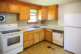 79 Plymouth St, Halifax, MA 02338 - Photo 9