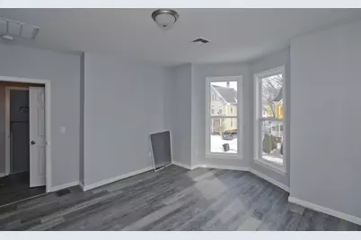 64 Thompson St, Springfield, MA 01109 - Photo 9