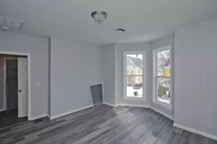 64 Thompson St, Springfield, MA 01109 - Photo 9