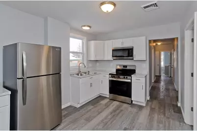 64 Thompson St, Springfield, MA 01109 - Photo 3