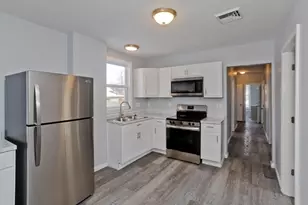 64 Thompson St, Springfield, MA 01109 - Photo 3