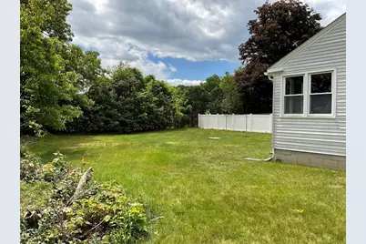 18 Pulaski Street, Uxbridge, MA 01569 - Photo 5