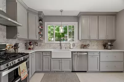 15 Bennett St, Hudson, MA 01749 - Photo 17