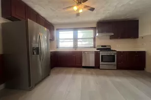 21 Hillside St, Lowell, MA 01851 - Photo 5