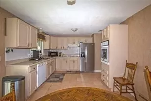 27 Country Club Dr, Westfield, MA 01085 - Photo 11