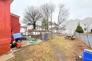 142 Abbott St, Lawrence, MA 01843 - Photo 5