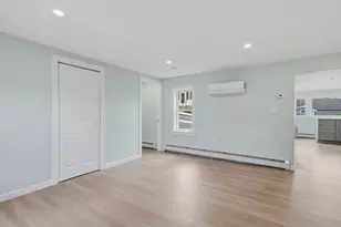 52 Pleasant St, Woburn, MA 01801 - Photo 19