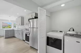 52 Pleasant St, Woburn, MA 01801 - Photo 17