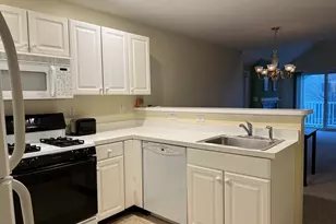 396 Tilden Commons Ln, Braintree, MA 02184 - Photo 5