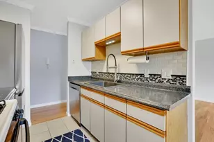 272 Regency Park Dr, Agawam, MA 01001 - Photo 5