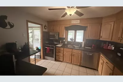 297 Elm St, Somerset, MA 02726 - Photo 9