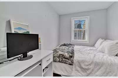 442 W 4th #2, Boston, MA 02127 - Photo 9