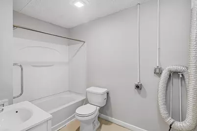 194 Lyman St 3rd FL #15, Holyoke, MA 01040 - Photo 11