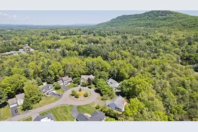 12 Camelot Ln, Easthampton, MA 01027 - Photo 7