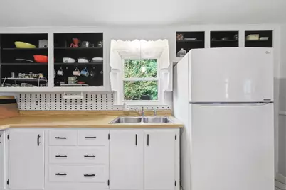 10 Lawrence Ave, South Hadley, MA 01075 - Photo 9