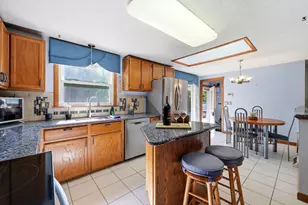29 Hudson St, Springfield, MA 01118 - Photo 5
