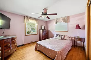 29 Hudson St, Springfield, MA 01118 - Photo 17