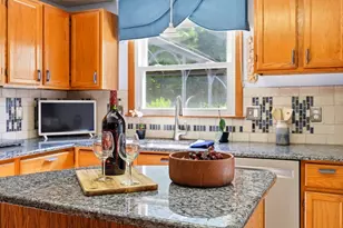 29 Hudson St, Springfield, MA 01118 - Photo 7
