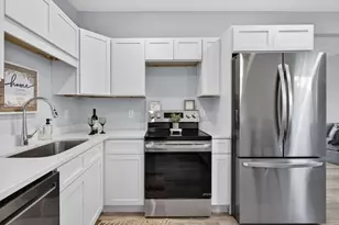 28 Greendale Ave, Worcester, MA 01606 - Photo 9