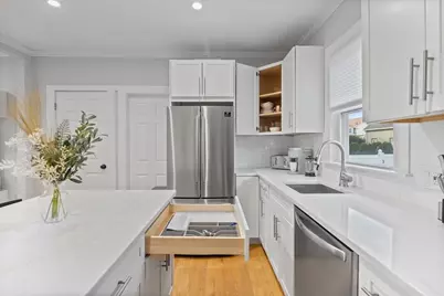 14 Everett St #1, Medford, MA 02155 - Photo 5