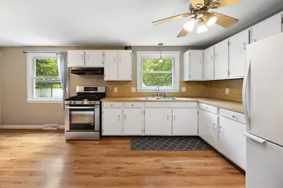 37 Parkerview St, Springfield, MA 01129 - Photo 5
