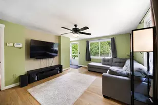 37 Parkerview St, Springfield, MA 01129 - Photo 9