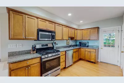 33 Main St #2, Somerville, MA 02145 - Photo 7