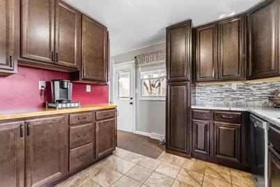 64 Rochford Cir, Springfield, MA 01128 - Photo 3