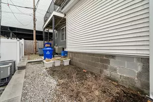 528 E 3rd St, Boston, MA 02127 - Photo 17