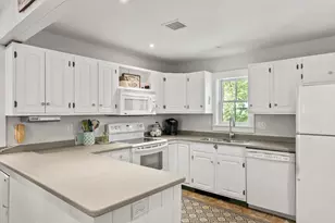 7 Ploughshare Ln, Oak Bluffs, MA 02557 - Photo 9