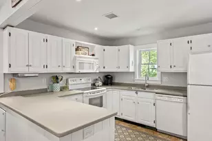 7 Ploughshare Ln, Oak Bluffs, MA 02557 - Photo 9