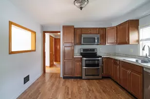 367 Lynnfield St, Peabody, MA 01960 - Photo 3