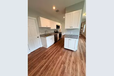 201 Florence St, Brockton, MA 02301 - Photo 3