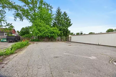 337 Parker St, Springfield, MA 01129 - Photo 9