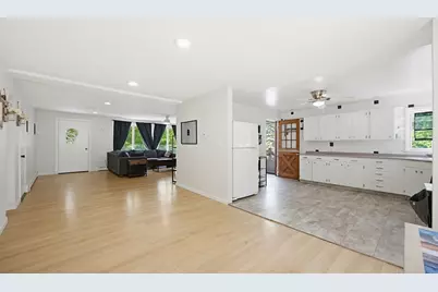 101 Edgewater Dr, Blackstone, MA 01504 - Photo 7
