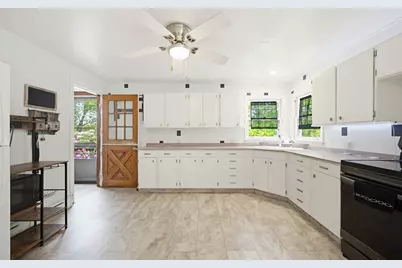 101 Edgewater Dr, Blackstone, MA 01504 - Photo 9