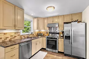 472 Coronation Dr, Franklin, MA 02038 - Photo 9