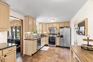 472 Coronation Dr, Franklin, MA 02038 - Photo 7