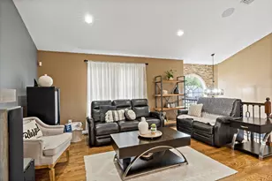 1084 Laurel St, Fall River, MA 02721 - Photo 15