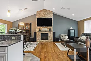 1084 Laurel St, Fall River, MA 02721 - Photo 9